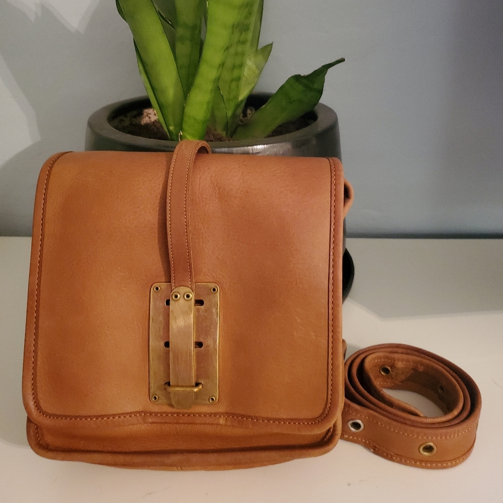 Vintage Coach British Tan Hasp Bag